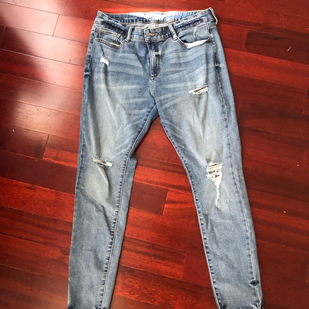 Distressed jegging